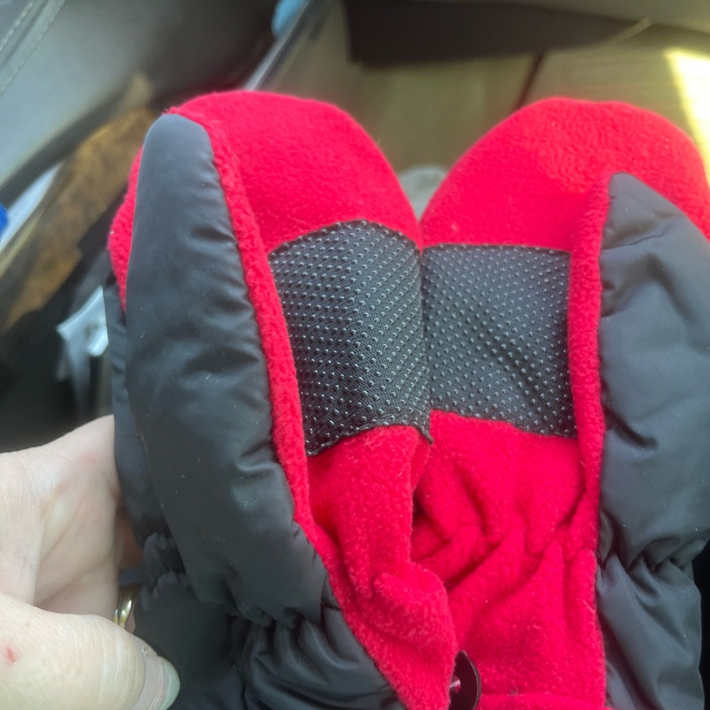 3M Thinsulate Red and Black Mittens Cold Weather Essential